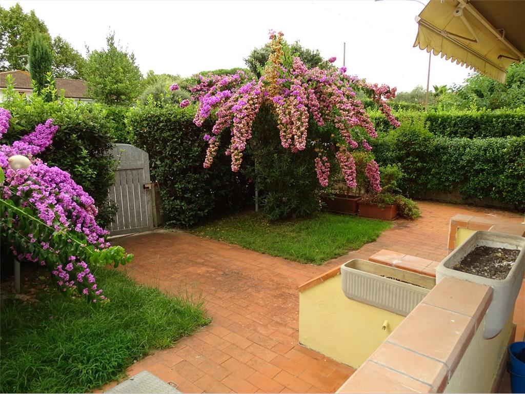 Marina Di Pietrasanta villa quadrifamiliare-in vendita